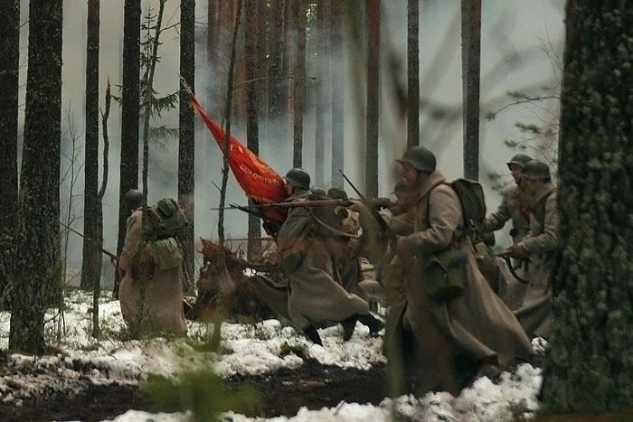 Командиры взводов: Руководят действиями небольших подразделений и следят за тем, чтобы их действия соответствовали целям батальона. Они поддерживают связь между отрядами и высшим командованием.