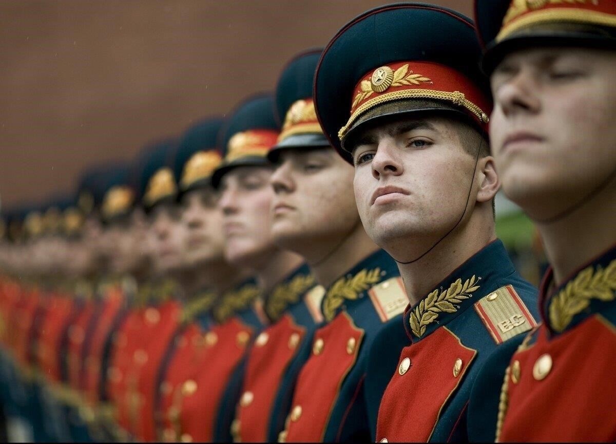 Обучение и срок службы: Стандартная воинская повинность длится один год. Однако специализированные программы обучения могут продлить срок службы для определенных ролей в военной системе.