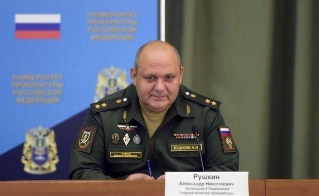 Роль военных юрисконсультов: Военные прокуроры часто полагаются на советы военных юрисконсультов, однако различия в толковании правовых норм между этими советниками и прокурорами могут привести к несоответствиям в отправлении правосудия.