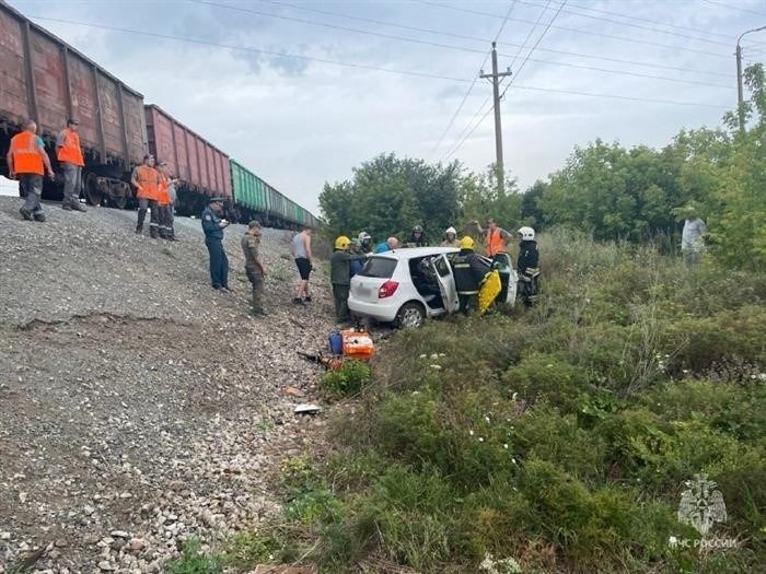 В Башкирии установлены обстоятельства аварии на 181 км Куйбышевской железной дороги, где коммерческий поезд смял вагон.