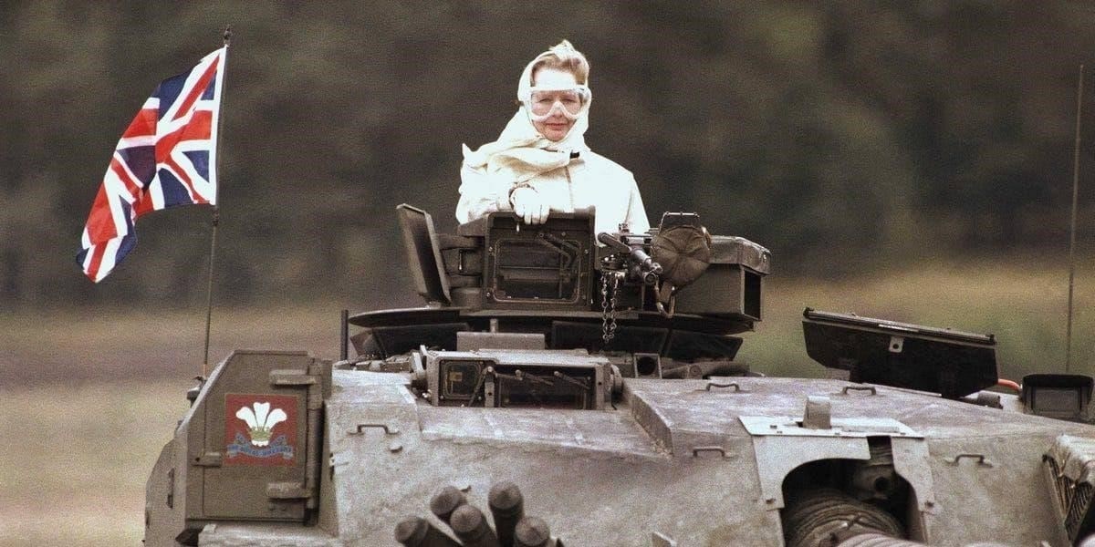Финансируемые военными исследования в области астрофизики также способствовали разработке передовых систем вооружений, которые расширяют границы физики. По мере развития этих систем все более изощренными становятся возможности применения механизмов обороны космического базирования. Постоянное взаимодействие между военной необходимостью и научными открытиями продолжает стимулировать новые прорывы, потенциальное применение которых выходит далеко за рамки первоначального замысла.