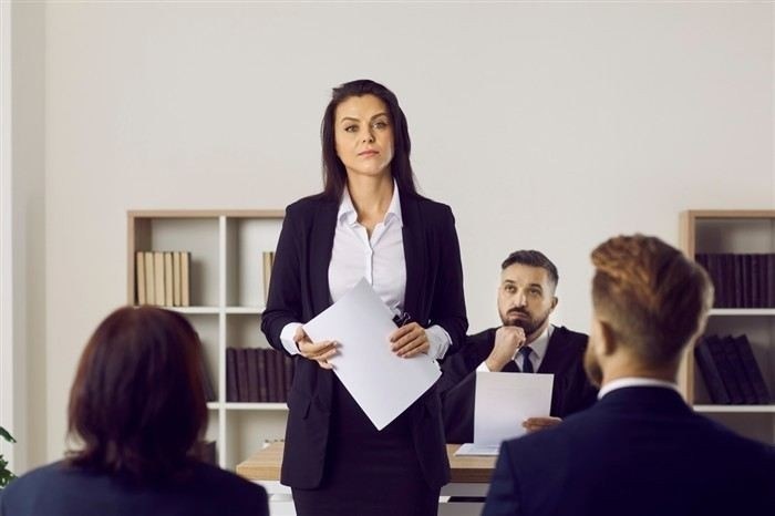 Как обратиться в госучреждение при навязывании услуг: пошаговая инструкция