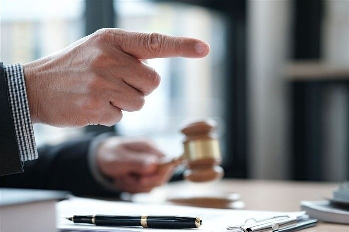 Какие счета и имущество могут подвергаться ограничениям