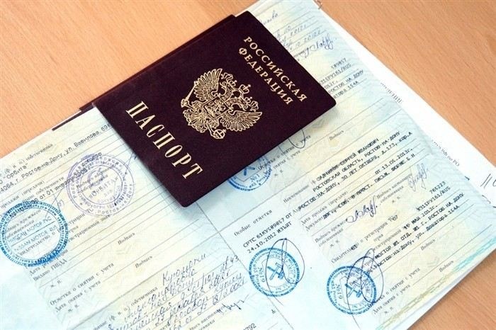 Какими способами можно переоформить авто на супруга?