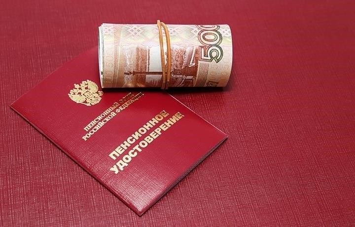 Кроме того, право на получение пенсионных прав и льгот за военную службу после повторного трудоустройства может зависеть от продолжительности службы и от того, служил ли человек в другой государственной организации во время перерыва. Например, тем, кто ранее проходил действительную военную службу, может быть предоставлен полный зачет выслуги лет, включая время службы в вооруженных силах.