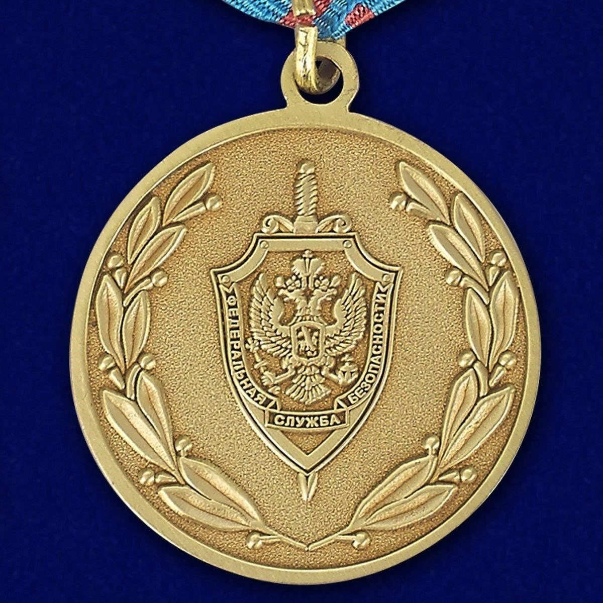Медали, врученные в знаменательные периоды, такие как 1993-2008 или 2001-2011 годы, также имеют тенденцию отличаться по цене. Специальные выпуски или медали, связанные с конкретными подразделениями МВД, такими как отделы по работе с собаками или уголовный розыск (УР), также могут вырасти в цене из-за их исторической значимости. Коллекционеры часто ищут редкие издания, связанные с конкретным родом войск или специальными операциями, например, награжденные за выдающиеся заслуги в военном уголовном розыске или других специализированных подразделениях МВД, таких как мобильные следственные бригады (моб).