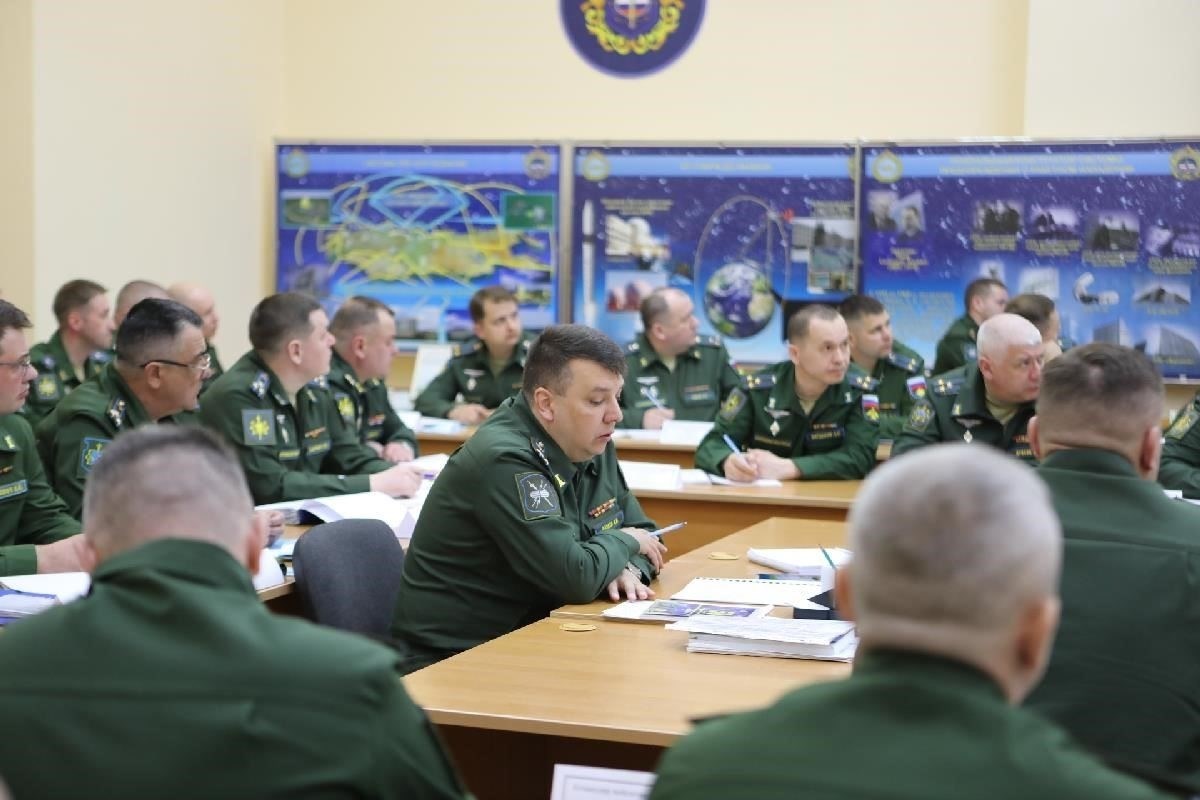 По мере того как военные ведомства и частные компании работают в тандеме над космическими исследованиями, тонкая грань между национальной безопасностью и нецелевым использованием научных открытий становится все более размытой. В дальнейшем потребуется тщательный надзор, чтобы эти достижения приводили к позитивным изменениям, а не к эскалации напряженности в мире.