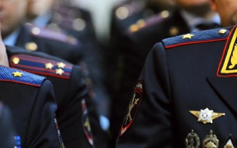 Постановление №1074 и приказ №617 МВД РФ определяют порядок начисления денежного довольствия сотрудникам различных силовых ведомств, в том числе ВКС, Росгвардии и АОСН. Эти документы определяют, как время службы и другие факторы влияют на структуру надбавок. Юрисконсультам важно понимать различия в расчете этих надбавок в зависимости от выслуги лет по календарному или льготному методу.
