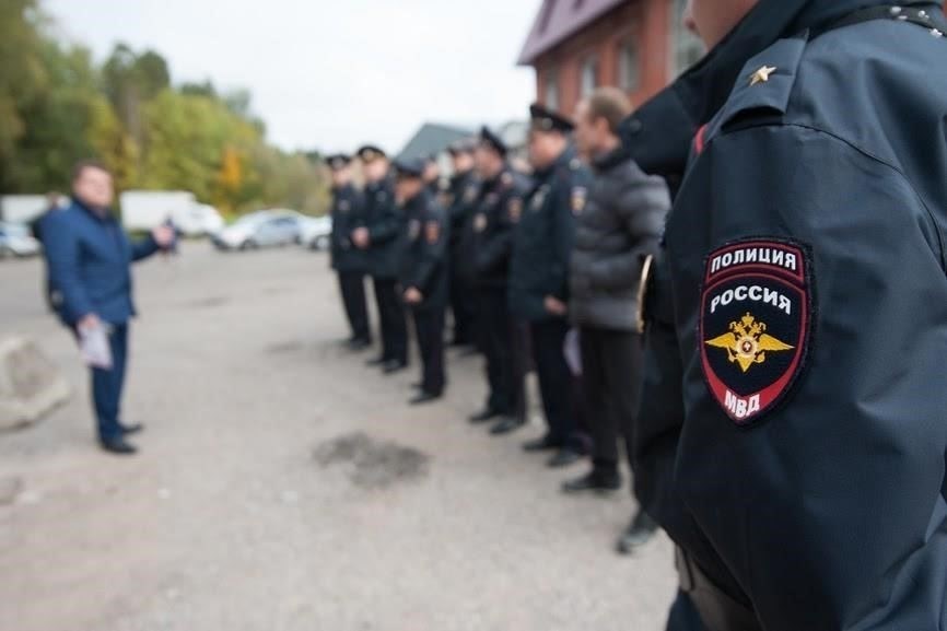 Служба в правоохранительных органах: В некоторых юрисдикциях лица с дипломом юриста могут напрямую поступать на работу в правоохранительные органы без предварительной службы в армии. Для этого может потребоваться пройти специальную подготовку или выполнить дополнительные требования, установленные ведомством.