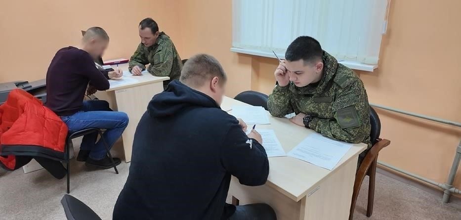 В Тамбове начал работу новый призывной пункт, обеспечивающий прямой доступ к возможностям прохождения военной службы по контракту. Желающие поступить на военную службу по контракту теперь могут подать заявление через этот недавно открывшийся пункт.