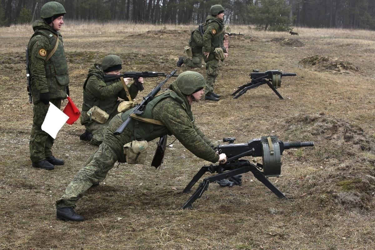 В течение года военные части будут организовывать сборы для таких людей с целью обучения и подготовки их к потенциальному призыву на службу. Некоторые гражданские лица, которые еще не служат, могут быть обязаны пройти эти тренировки, если они подпадают под определенные возрастные рамки и отвечают особым требованиям к здоровью.