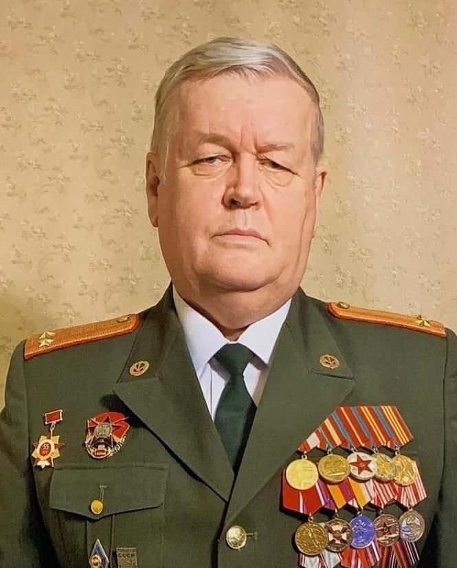 Военная служба в России часто становится предметом восхищения, особенно когда речь идет о выдающихся деятелях индустрии развлечений. Вопрос о том, служили ли российские знаменитости, в том числе музыканты и актеры, в вооруженных силах, часто вызывает любопытство общественности. Для одних это связано с их патриотическим долгом, а у других может вызвать сомнения или вопросы об уклонении от службы, как это наблюдается в случаях с различными известными личностями.