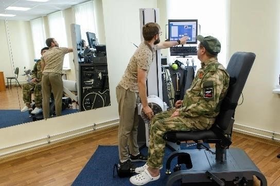 Военнослужащие в отставке могут получить медицинские услуги в специализированных клиниках, в том числе в санаторно-курортных учреждениях. Эти учреждения предлагают пакеты лечения для поддержки процесса реабилитации, а также профилактические услуги для поддержания хорошего самочувствия ветеранов. Подобные программы действуют в странах Балтии, где участникам предоставляются скидки или полностью оплачивается лечение хронических заболеваний и услуги физиотерапии.