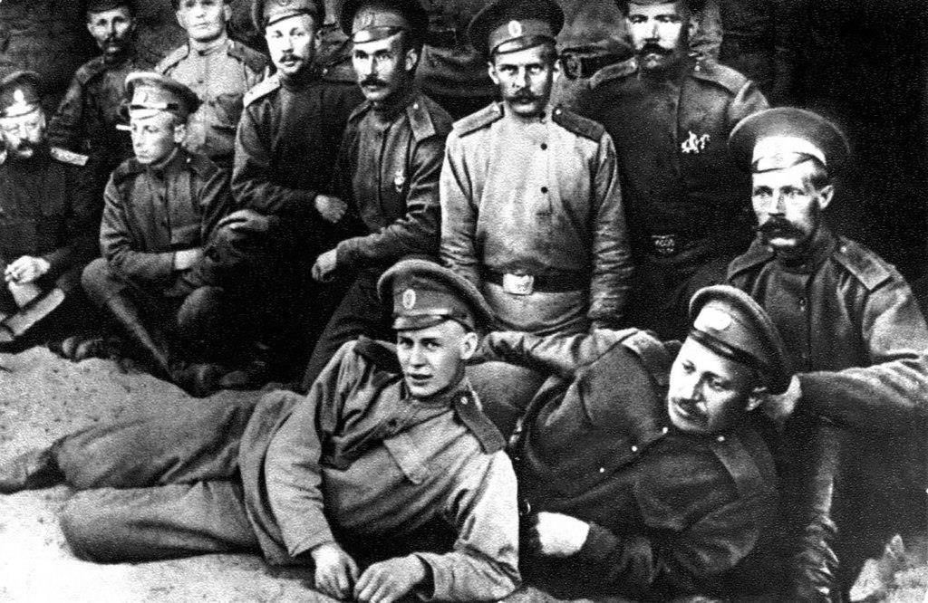 Время службы Есенина в армии сыграло решающую роль в формировании его литературного голоса. Служба в армии оказала глубокое влияние на его мировоззрение, что нашло отражение в его последующих произведениях. Контраст между суровостью армейской жизни и его личными убеждениями был вплетен в стихи, появившиеся во время и после службы.